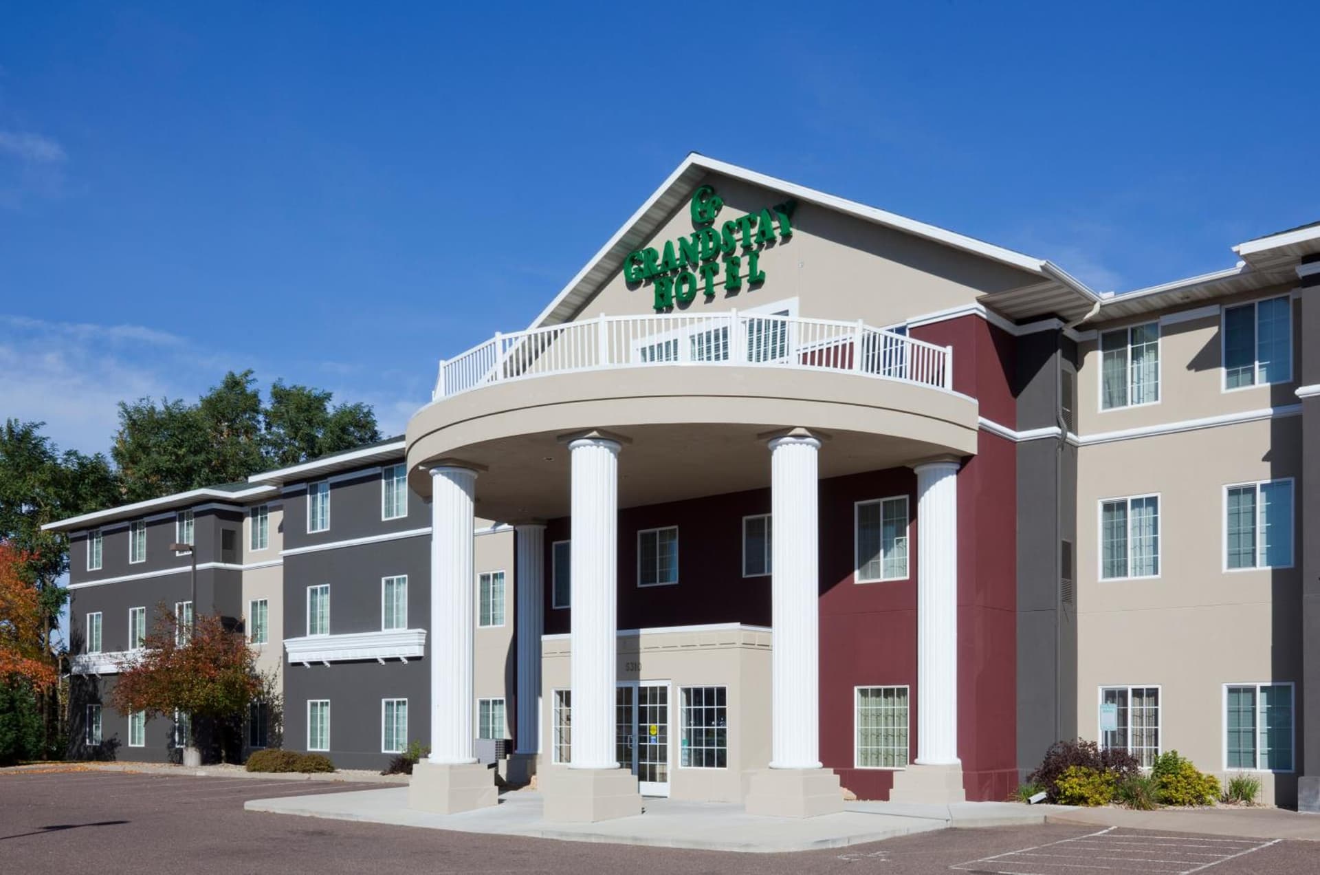 GrandStay Residential Suites Hotel - Eau Claire interior in Eau Claire, WI — gallery photo 2