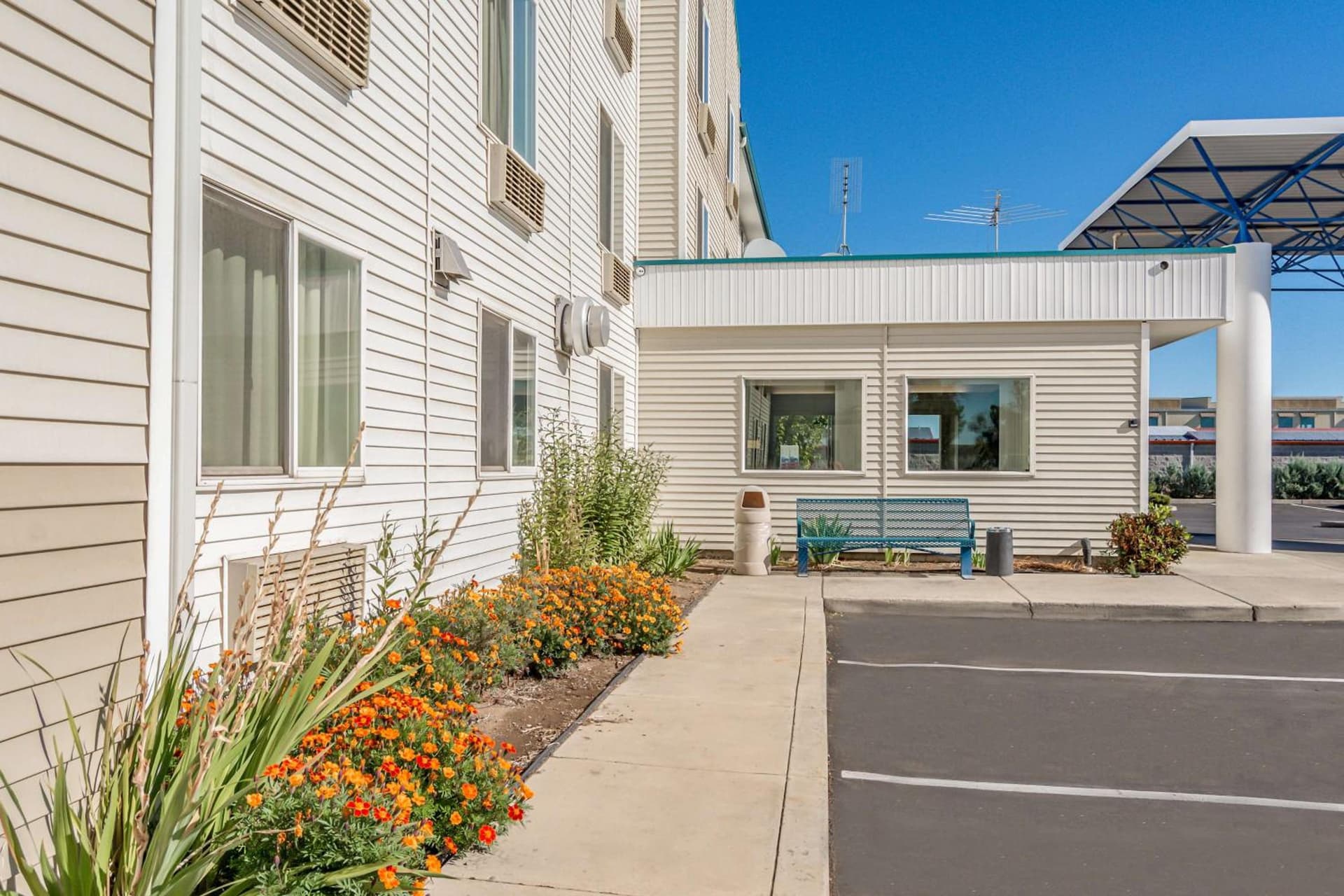 Motel 6-Redmond, OR property views in Redmond, OR — gallery photo 3