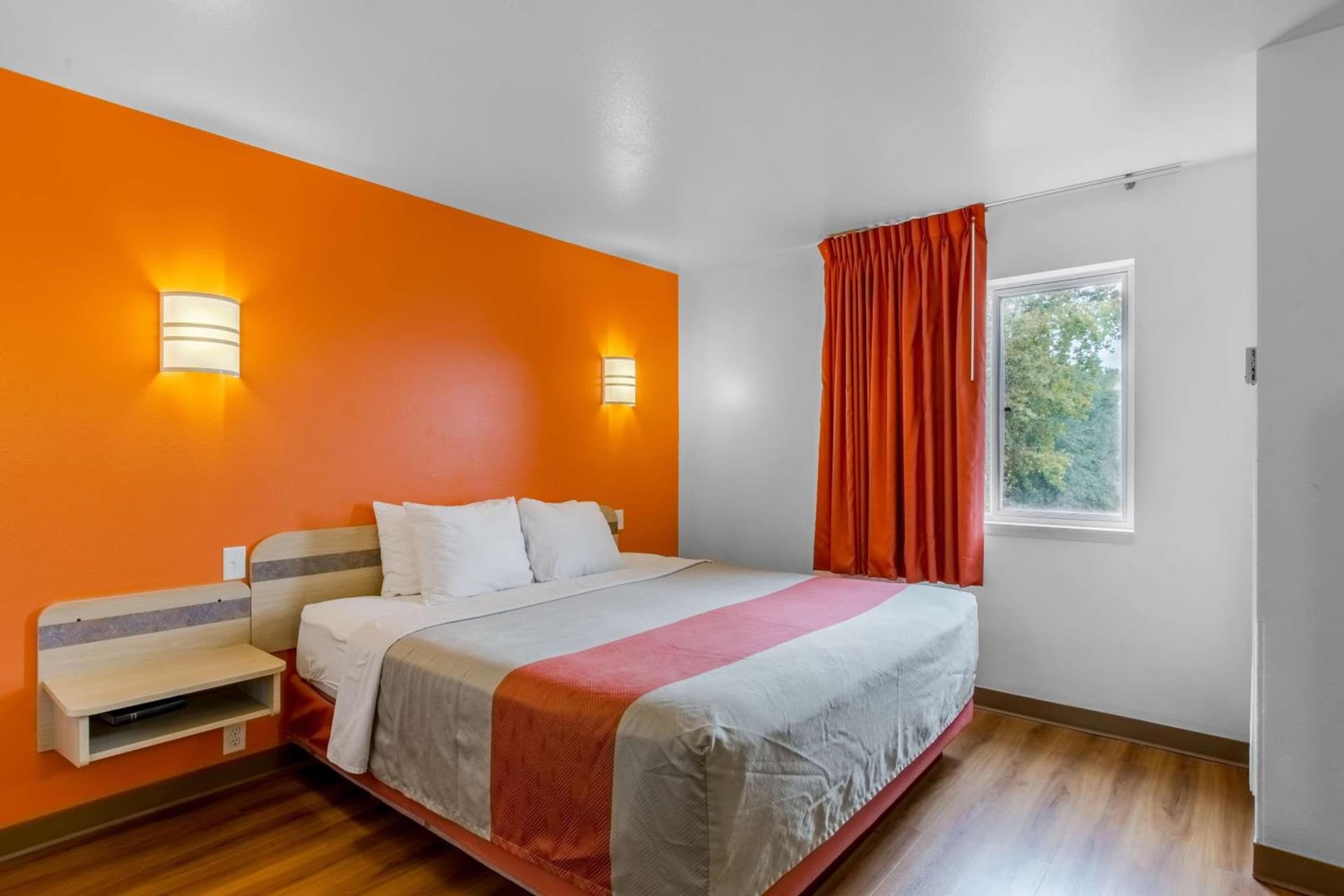 Motel 6-Baraboo, WI - Lake Delton-Wisconsin Dells property views in Baraboo, WI — gallery photo 3