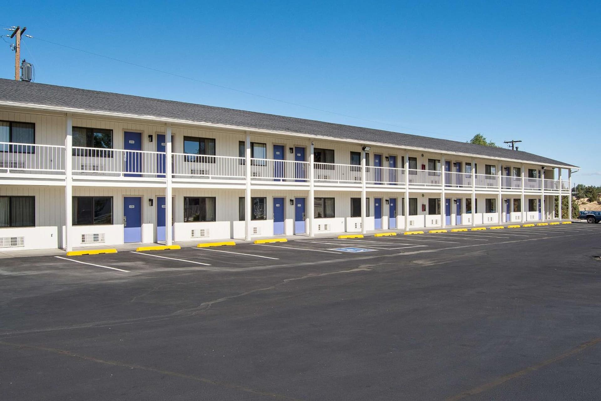 Motel 6-Madras, OR interior in Madras, OR — gallery photo 2