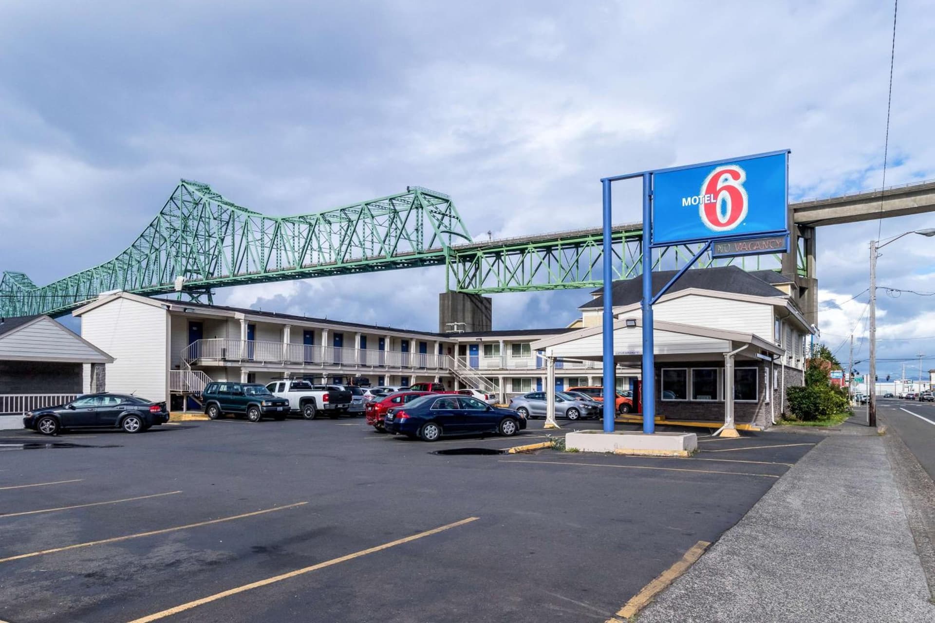 Motel 6-Astoria, OR featured exterior or lobby in Astoria, Oregon, OR — similar hotel
