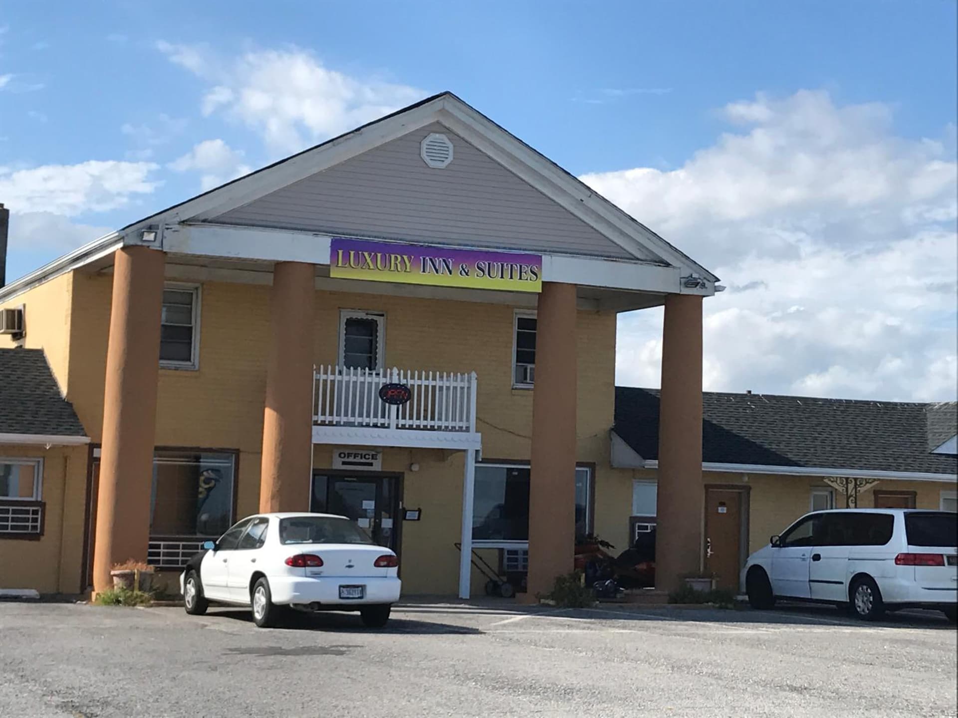 Luxury Inn interior in Absecon, NJ — gallery photo 2