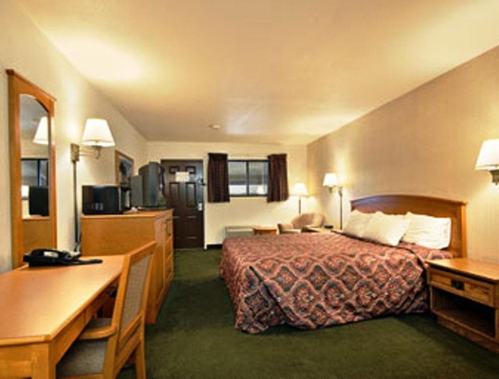 Red Lion Inn & Suites Lemoore gallery photo in Lemoore, CA — image 20