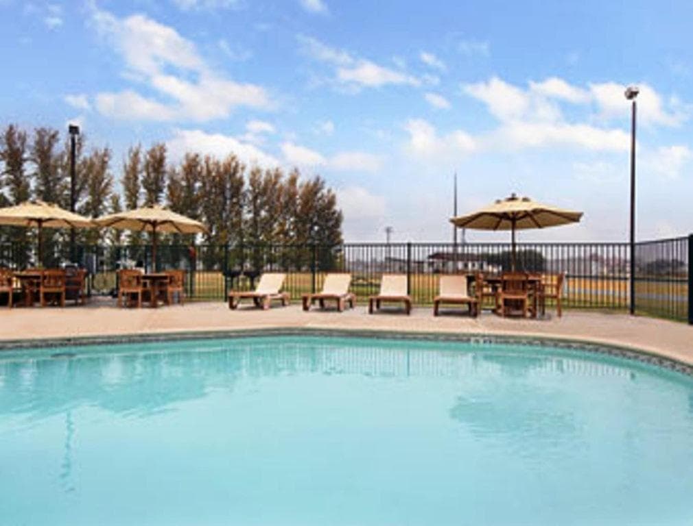 Red Lion Inn & Suites Lemoore gallery photo in Lemoore, CA — image 28
