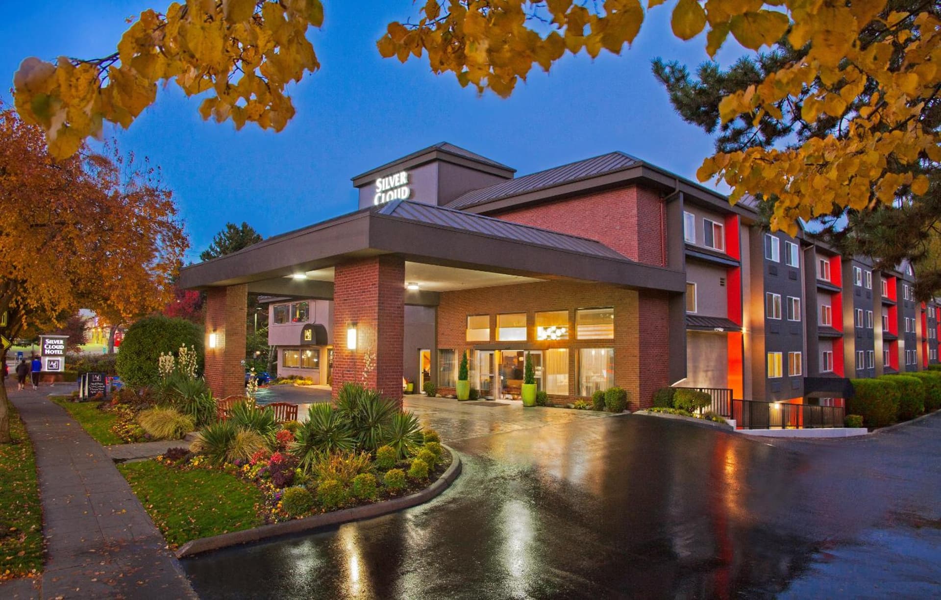 Silver Cloud Hotel - Seattle University of Washington District featured exterior or lobby in Seattle, WA — similar hotel