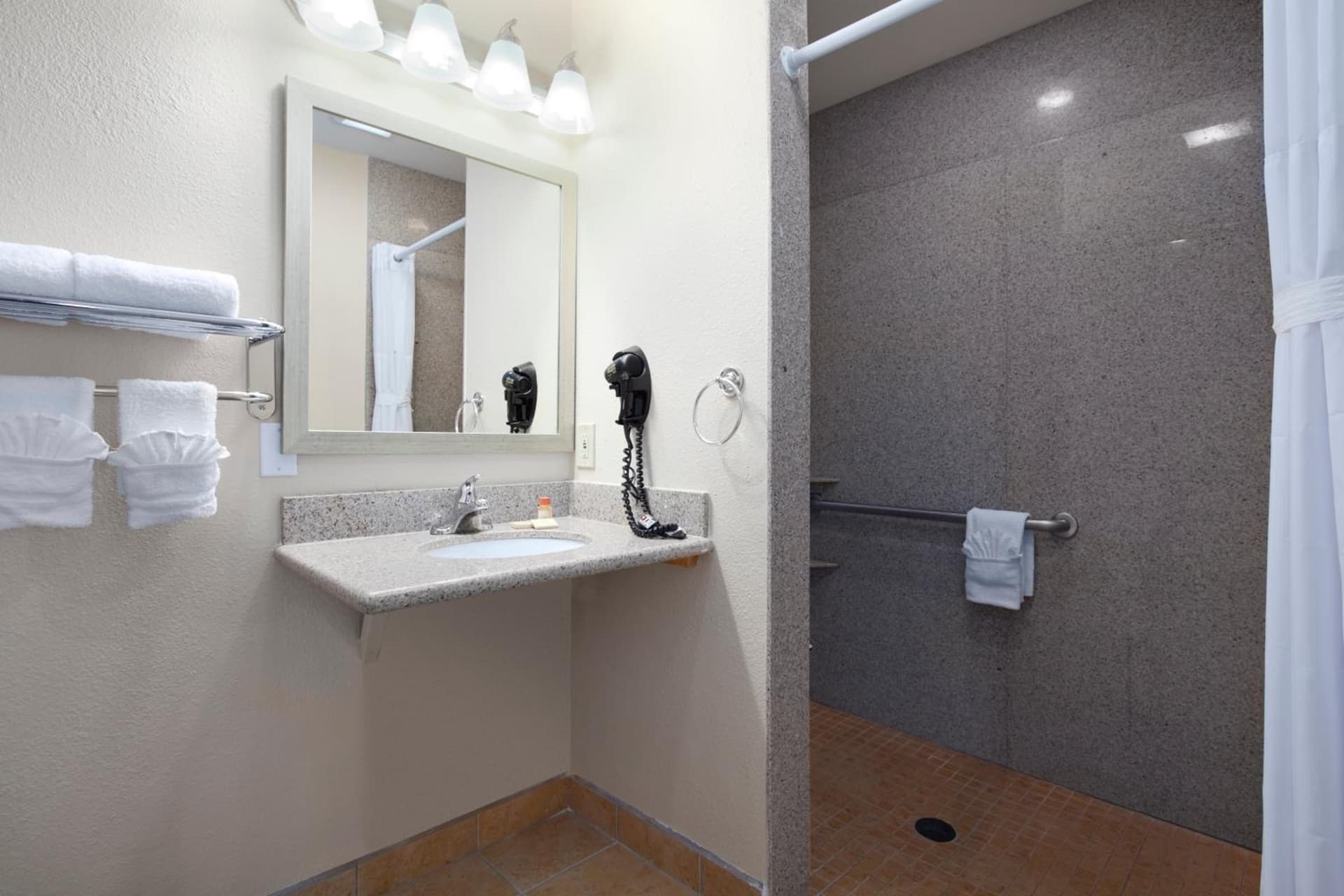 Days Inn by Wyndham Santa Maria gallery photo in Santa Maria, CA — image 11