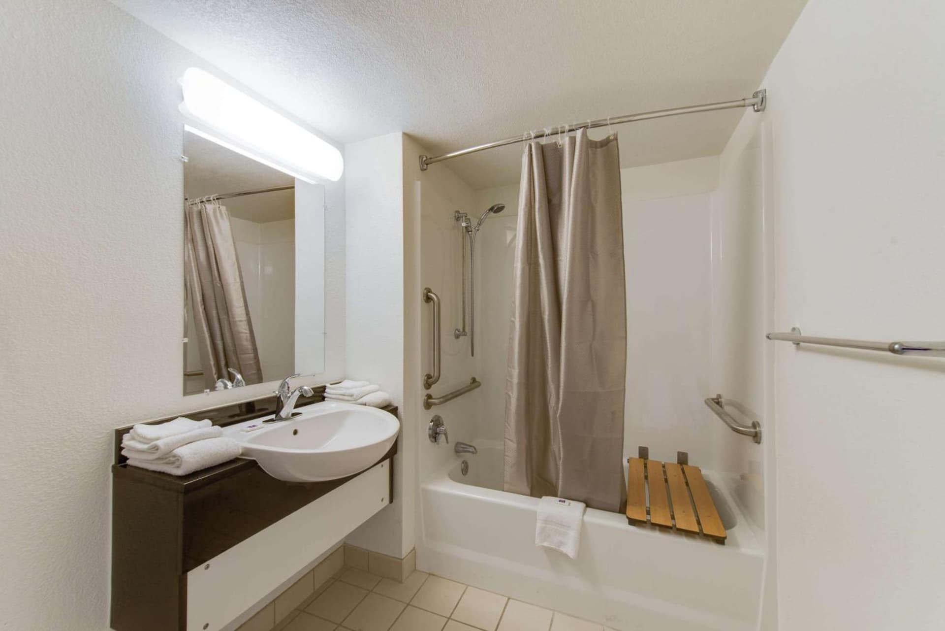 Travelodge by Wyndham Norfolk Airport gallery photo in Norfolk, VA — image 41
