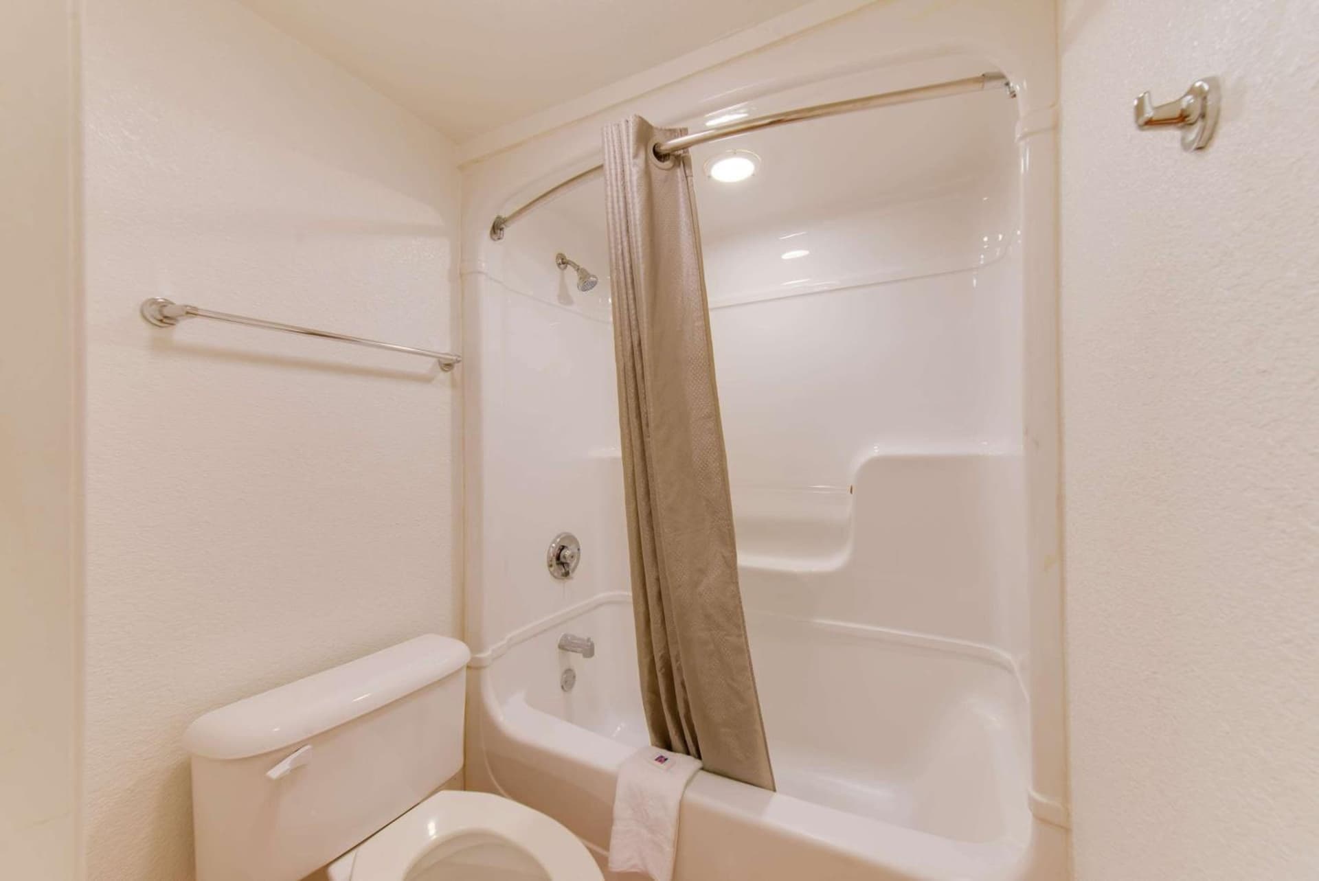 Travelodge by Wyndham Norfolk Airport gallery photo in Norfolk, VA — image 28