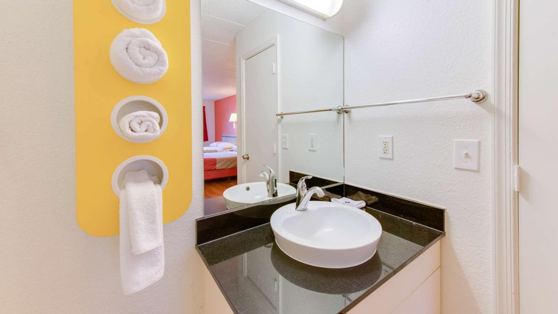 Travelodge by Wyndham Norfolk Airport gallery photo in Norfolk, VA — image 8