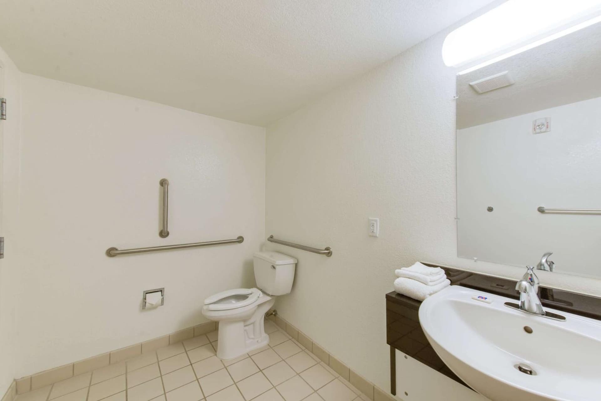 Travelodge by Wyndham Norfolk Airport gallery photo in Norfolk, VA — image 15