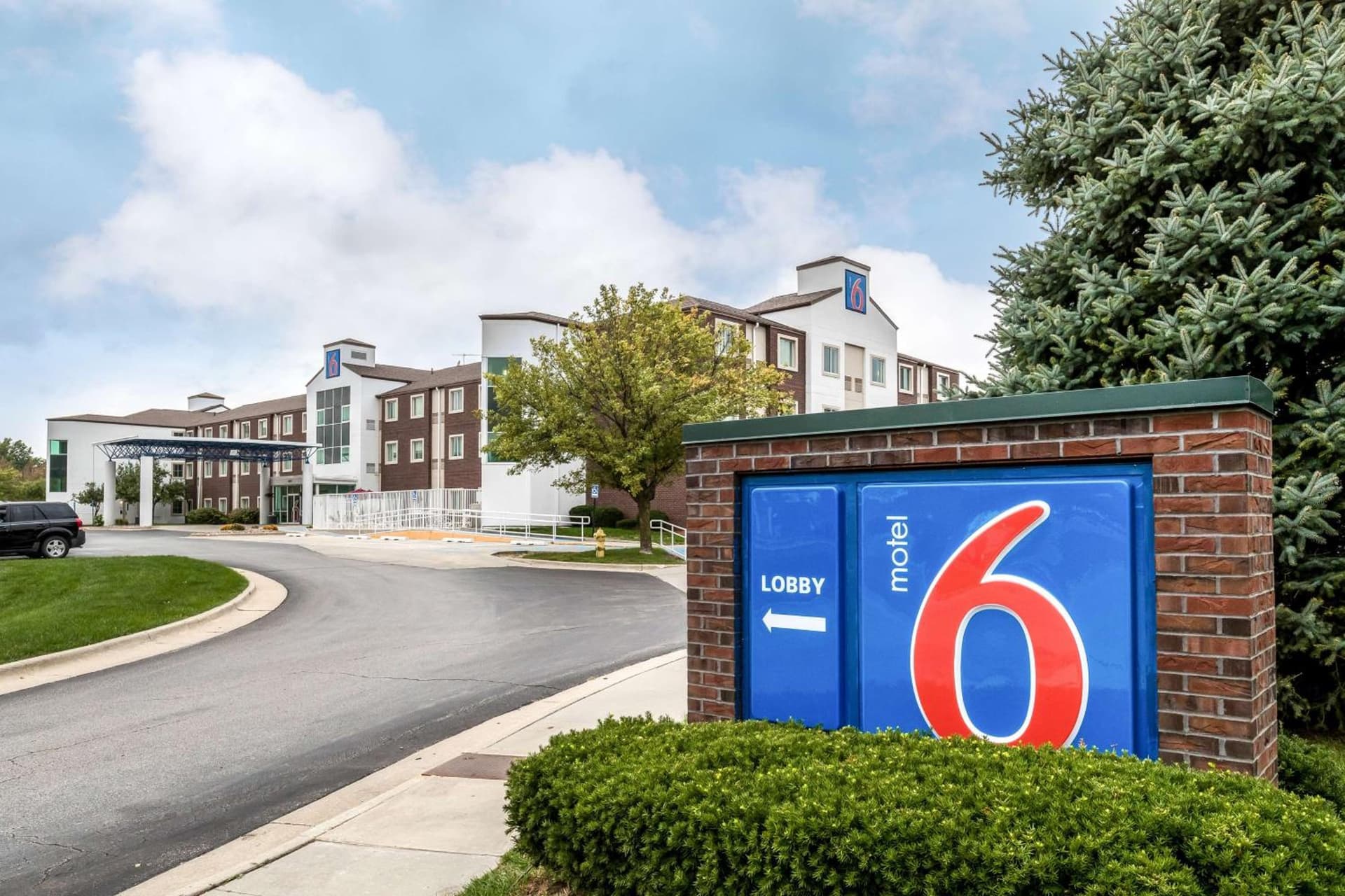 Motel 6-West Des Moines, IA featured exterior or lobby in West Des Moines, IA — similar hotel