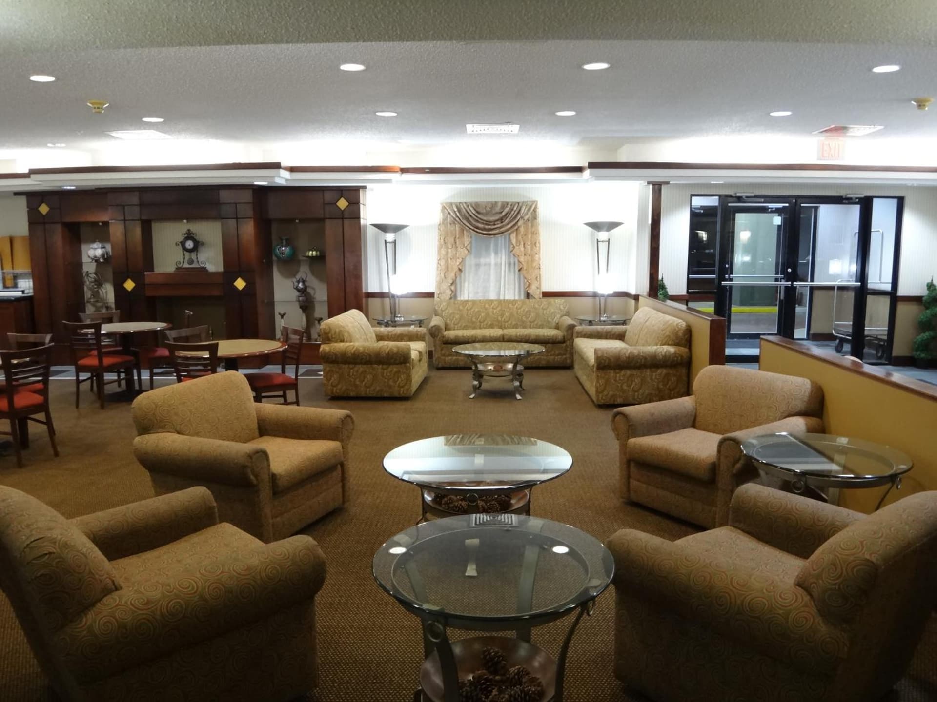 Days Inn by Wyndham Dodge City interior in Dodge City, KS — gallery photo 2