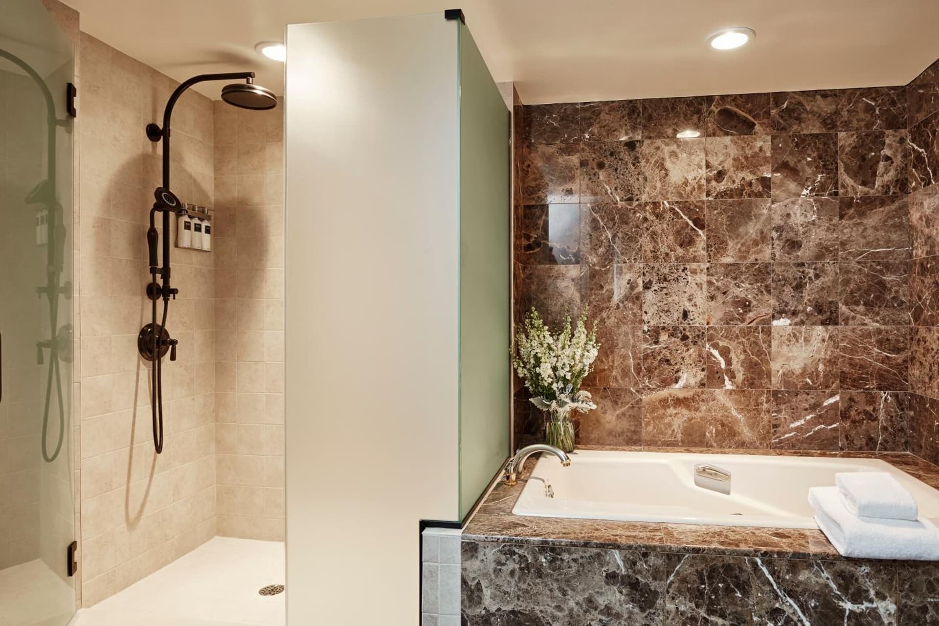 Lansdowne Resort and Spa interior in Leesburg, VA — gallery photo 2