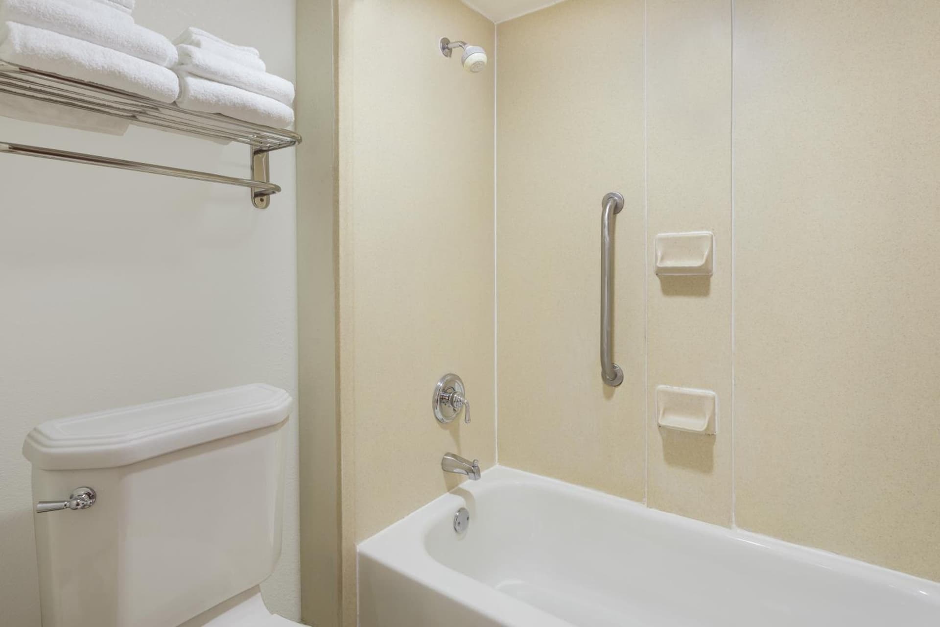 Baymont by Wyndham Orangeburg North interior in Orangeburg, SC — gallery photo 2