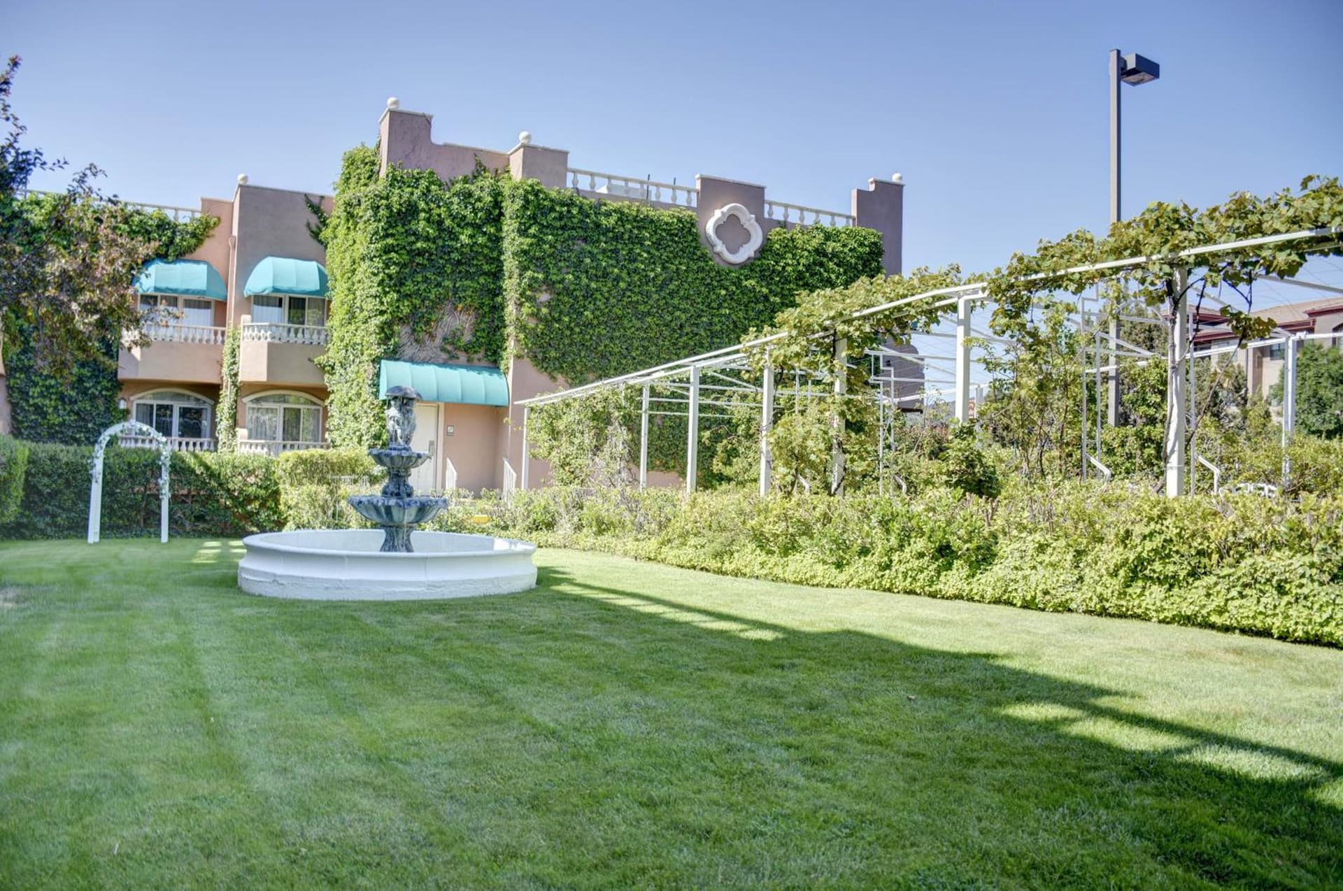 Forest Villas Hotel gallery photo in Prescott, AZ — image 191
