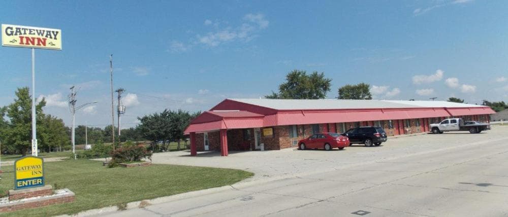 Gateway Inn featured exterior or lobby in Sullivan, IL — similar hotel