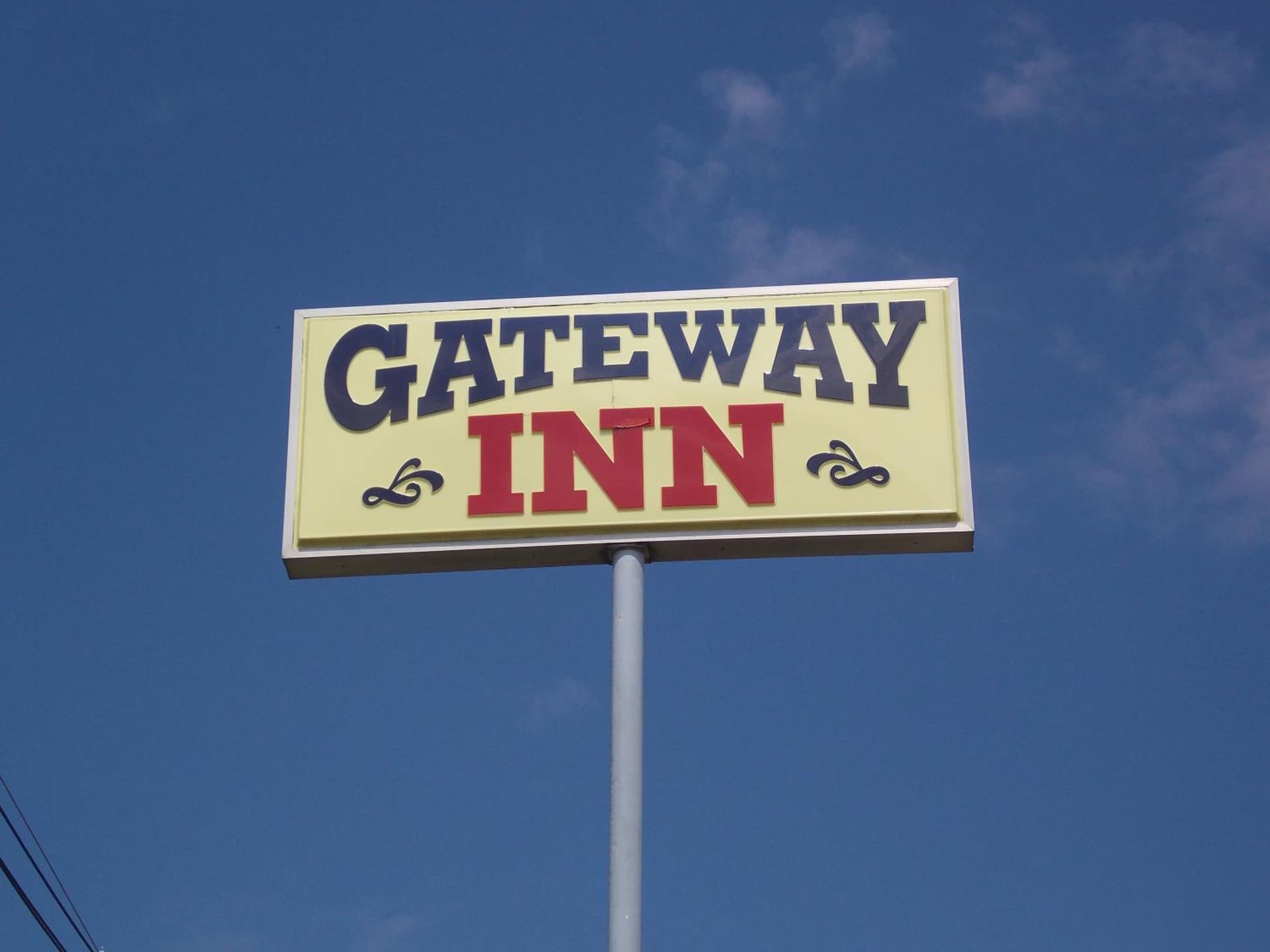 Gateway Inn interior in Sullivan, IL — gallery photo 2