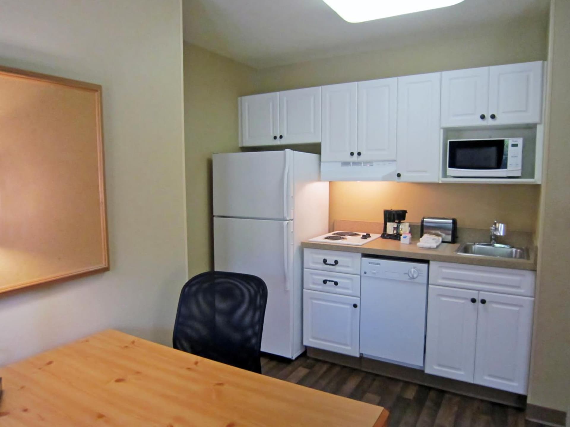 Extended Stay America Suites - Boston - Waltham - 32 4th Ave interior in Waltham, MA — gallery photo 2