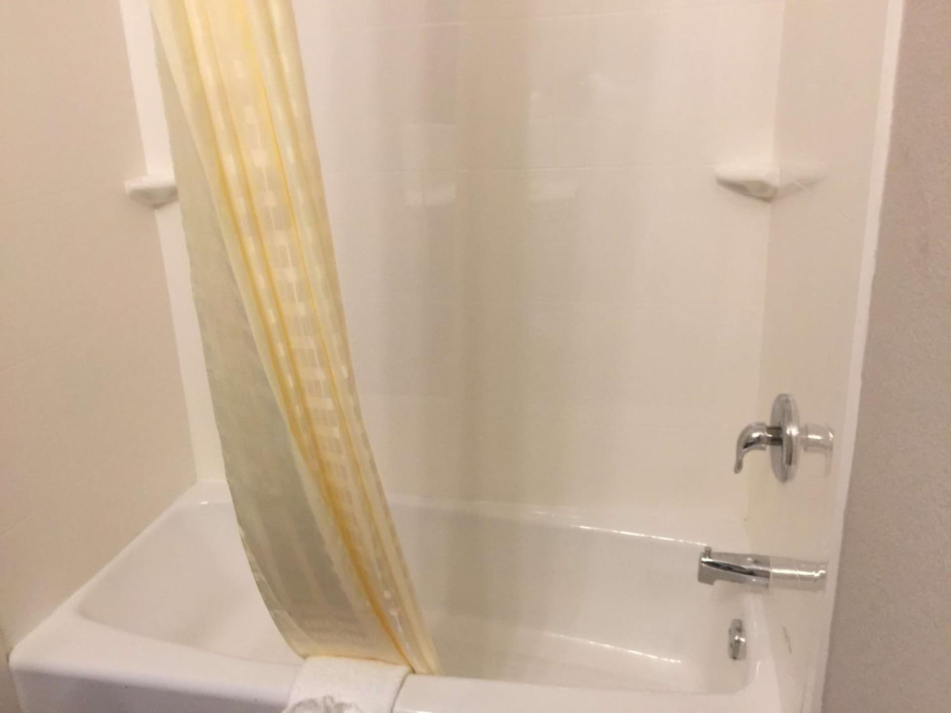 SureStay Hotel by Best Western Brownsville gallery photo in Brownsville, TX — image 13