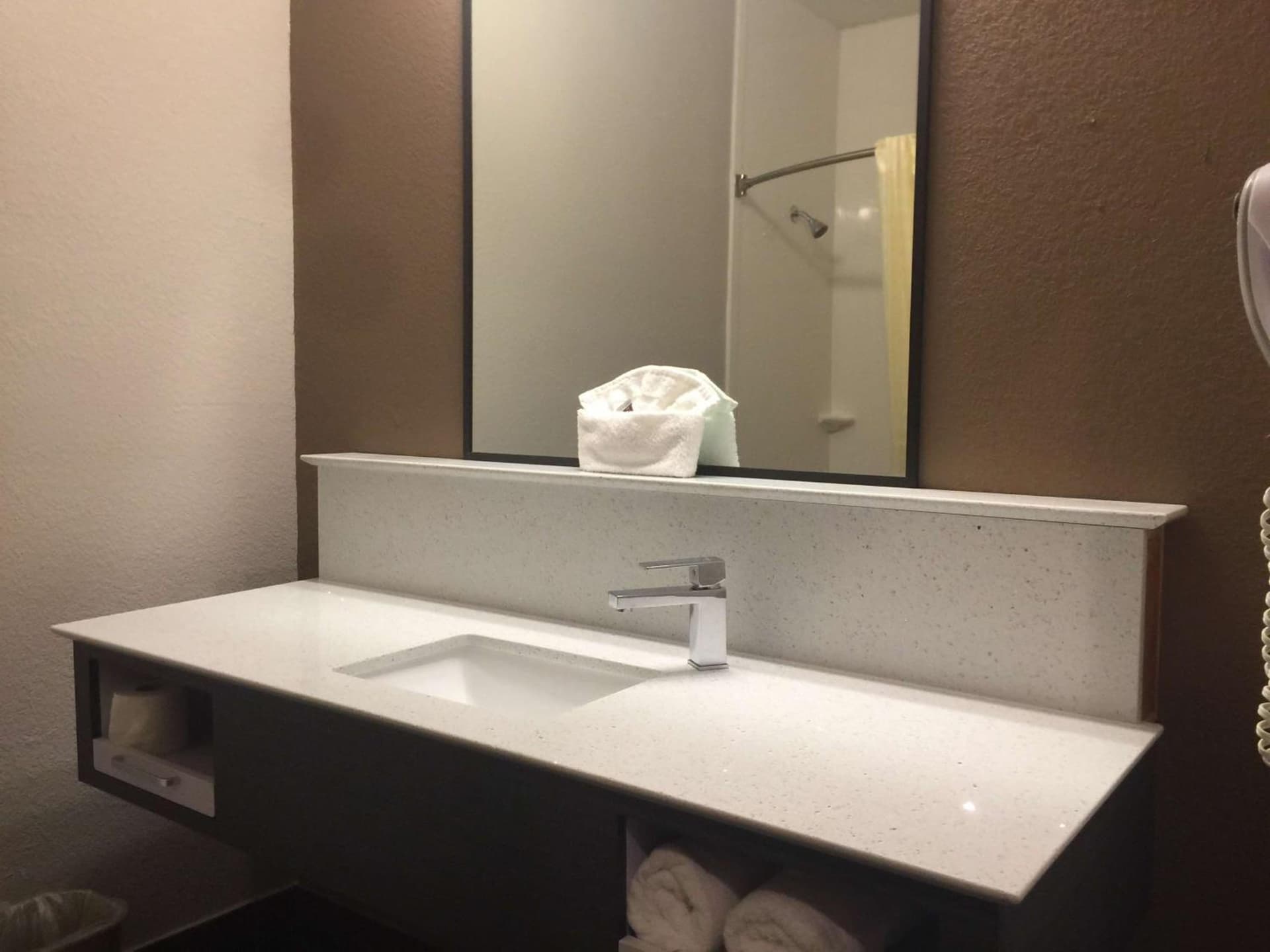 SureStay Hotel by Best Western Brownsville gallery photo in Brownsville, TX — image 6