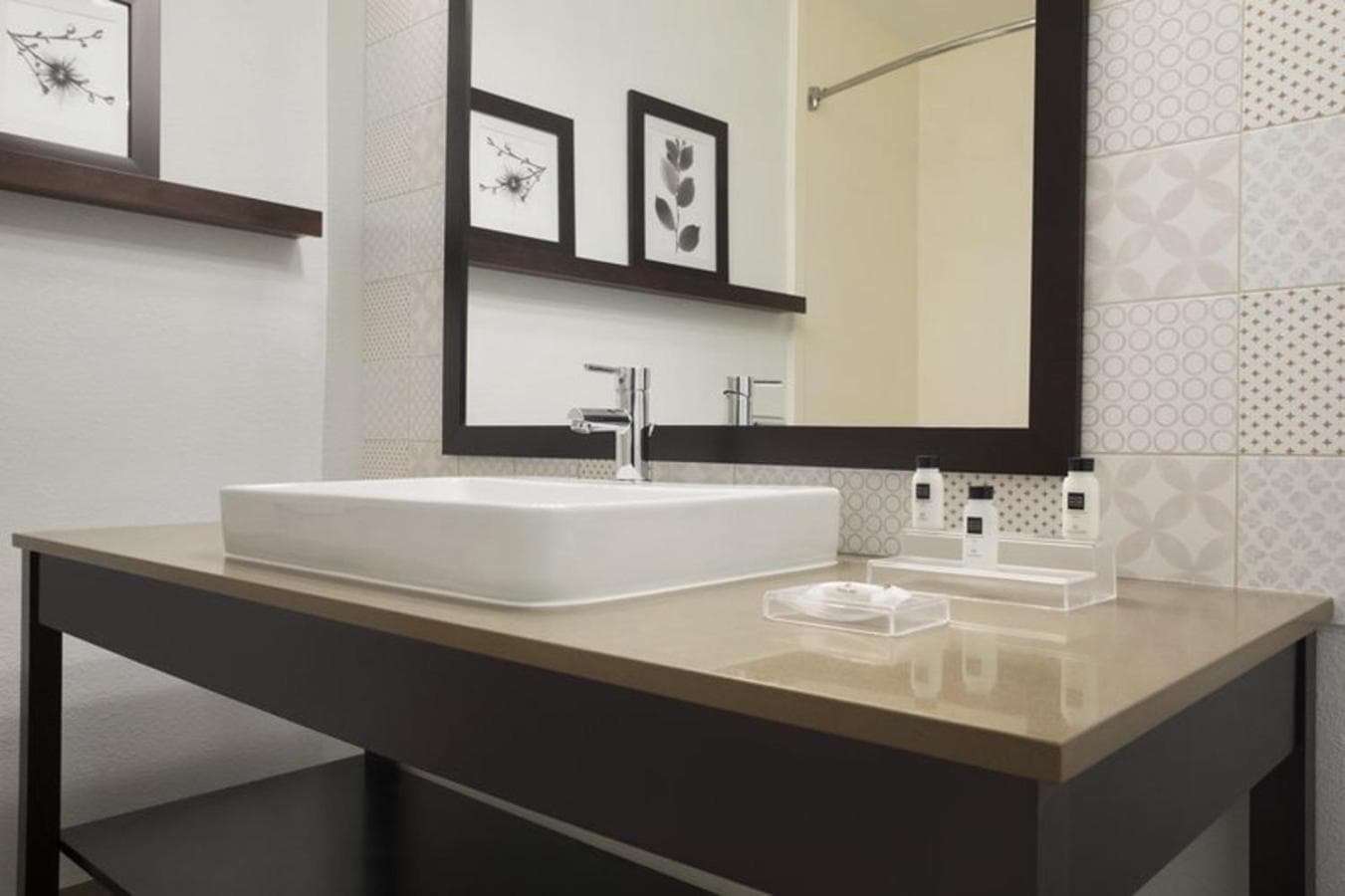 Country Inn & Suites by Radisson, DFW Airport South, TX gallery photo in Irving, TX — image 41