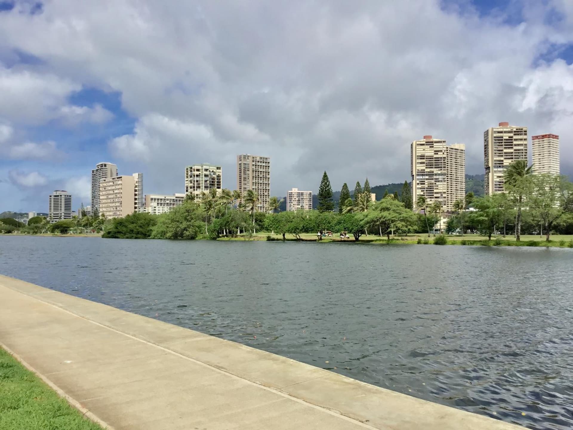 Holiday Surf Hotel (with full kitchen) property views in Honolulu, HI — gallery photo 3