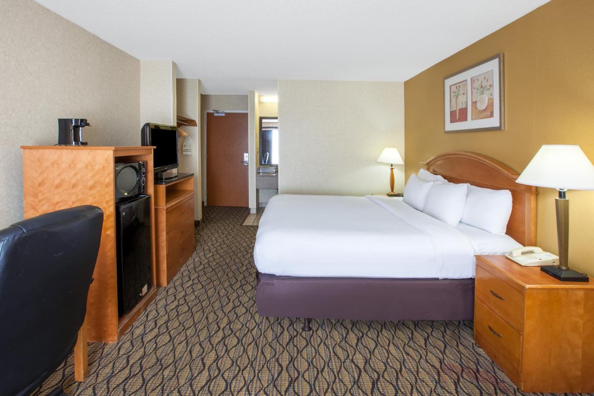 Americas Best Value Inn Canton gallery photo in Canton — image 11