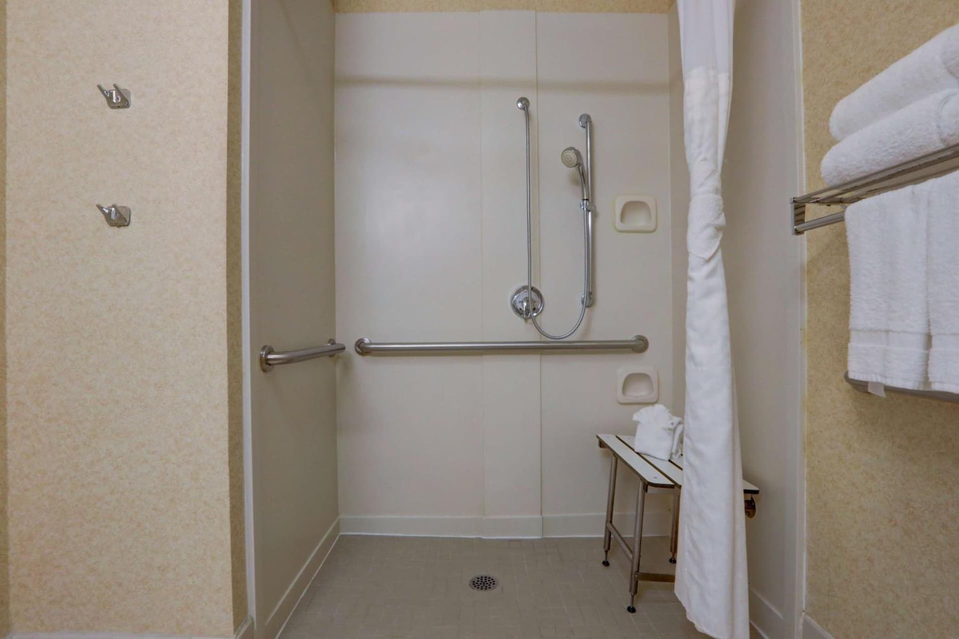 SureStay Plus Hotel by Best Western Chicago Lombard gallery photo in Lombard, IL — image 14