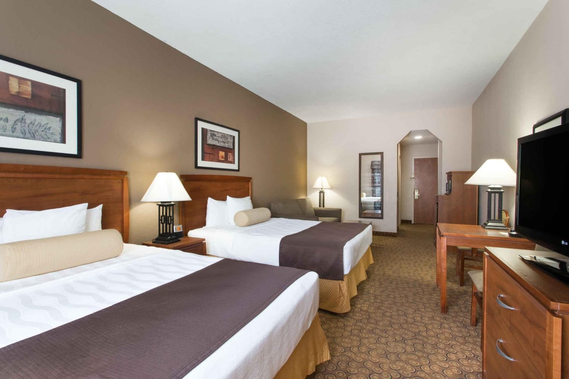 Days Inn & Suites by Wyndham Fort Pierce I-95 gallery photo in Fort Pierce, FL — image 16