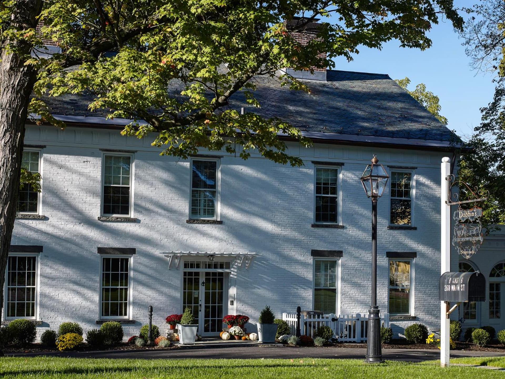 Stagecoach Inn interior in Goshen — gallery photo 2