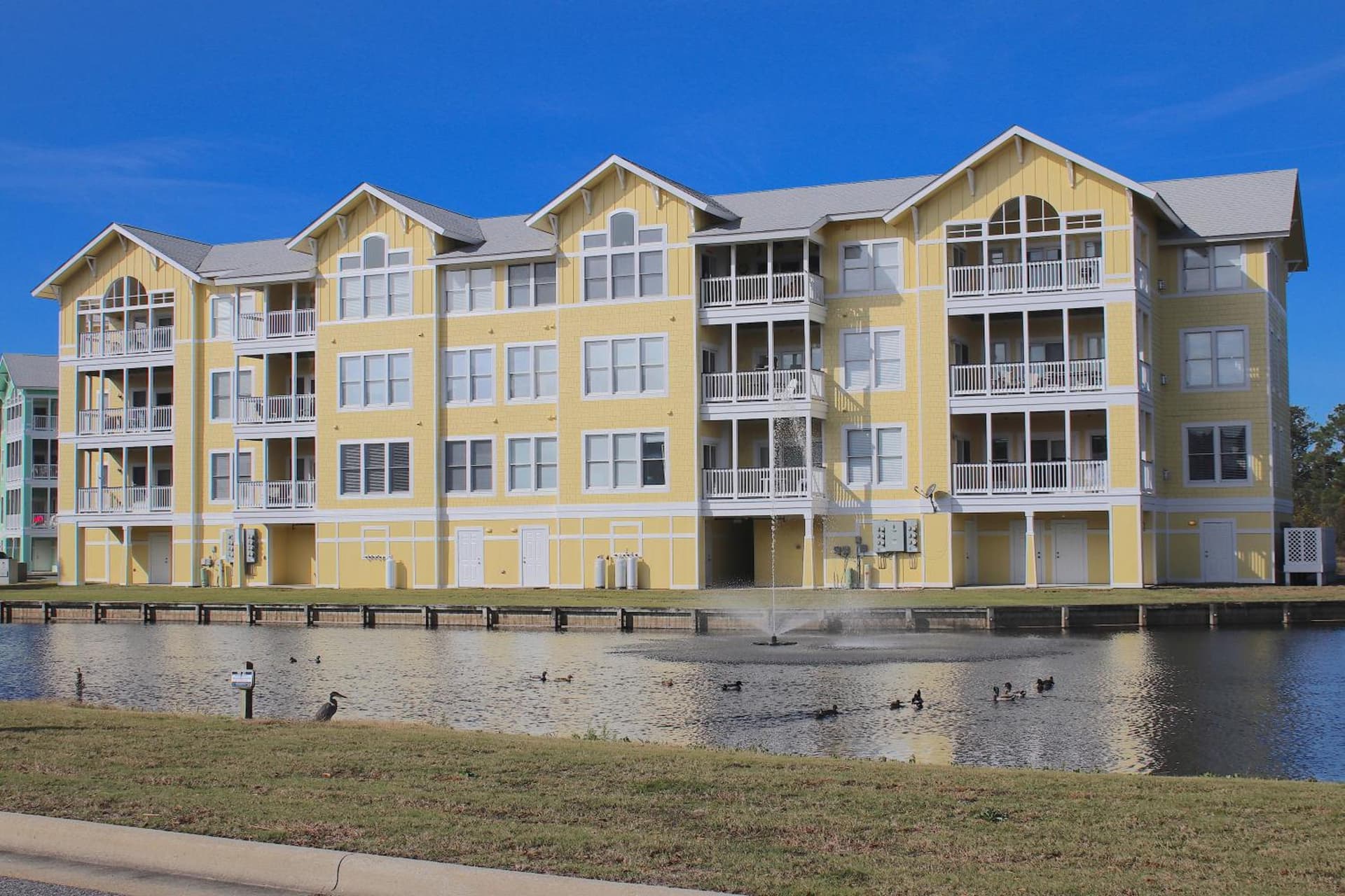 Hamilton Cay at Bermuda Bay by Kees Vacations interior in Kill Devil Hills, NC — gallery photo 2