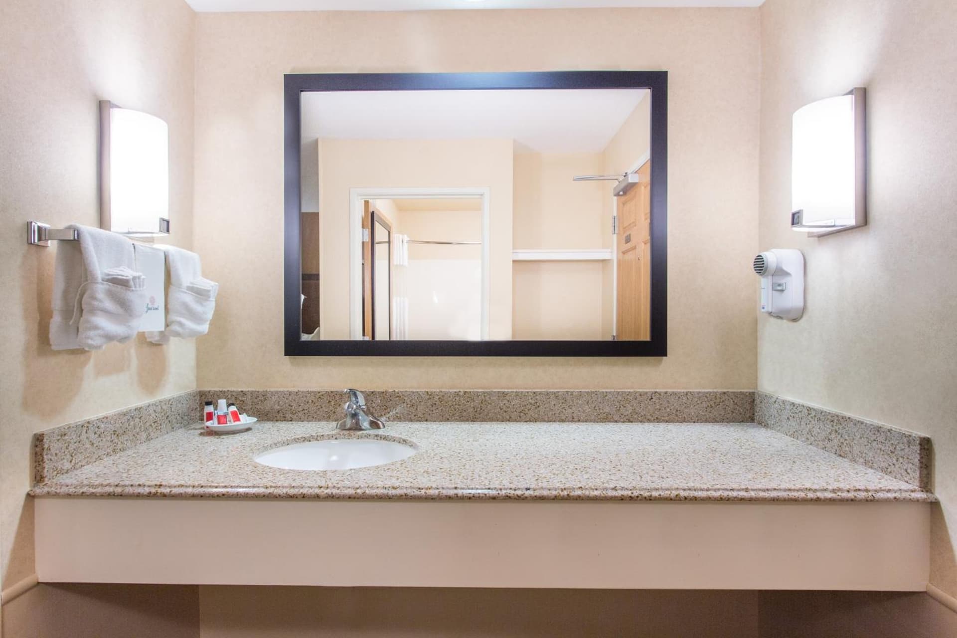 Baymont by Wyndham Plymouth interior in Plymouth, WI — gallery photo 2