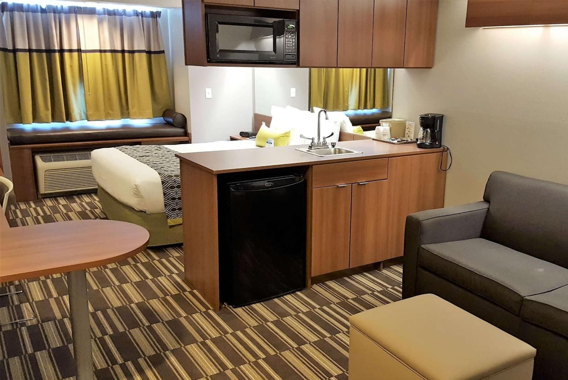 Microtel Inn & Suites by Wyndham Bellevue interior in Bellevue, NE — gallery photo 2