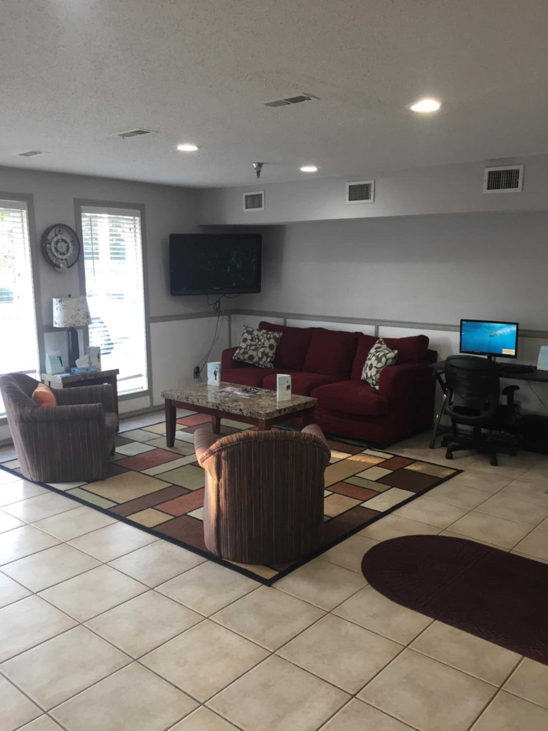 Super 8 by Wyndham College Station gallery photo in College Station, TX — image 28