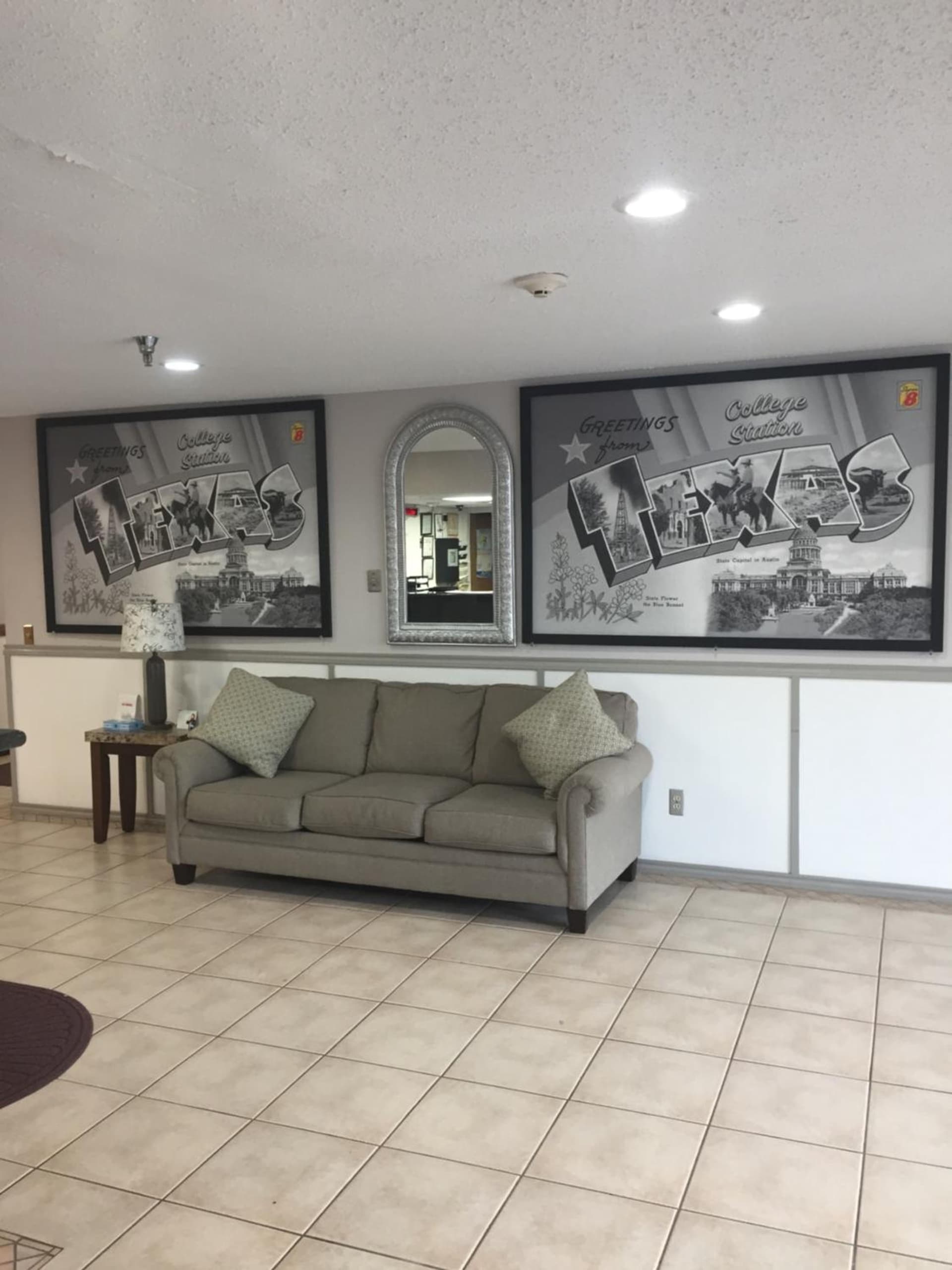 Super 8 by Wyndham College Station gallery photo in College Station, TX — image 50