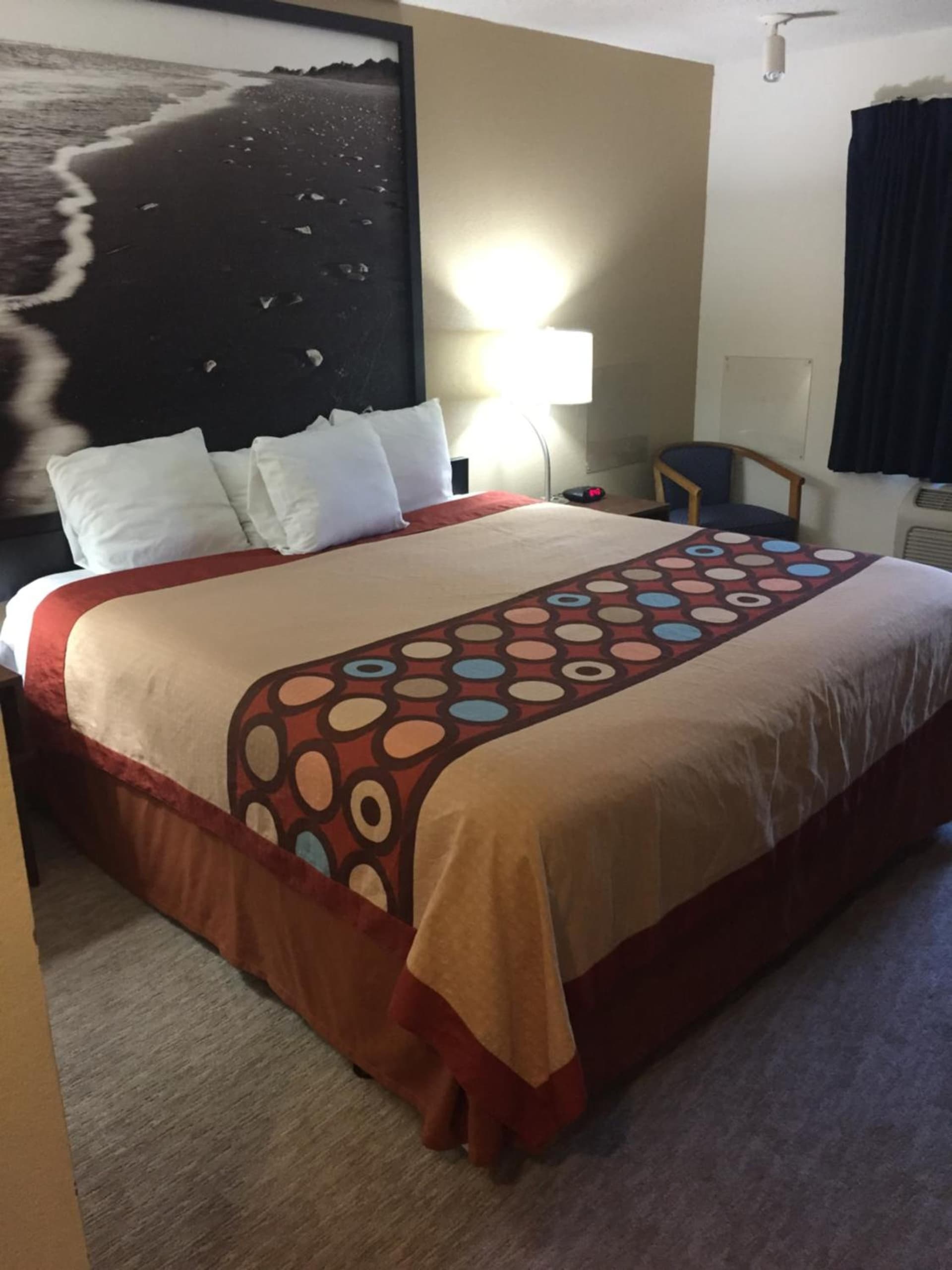 Super 8 by Wyndham College Station gallery photo in College Station, TX — image 52