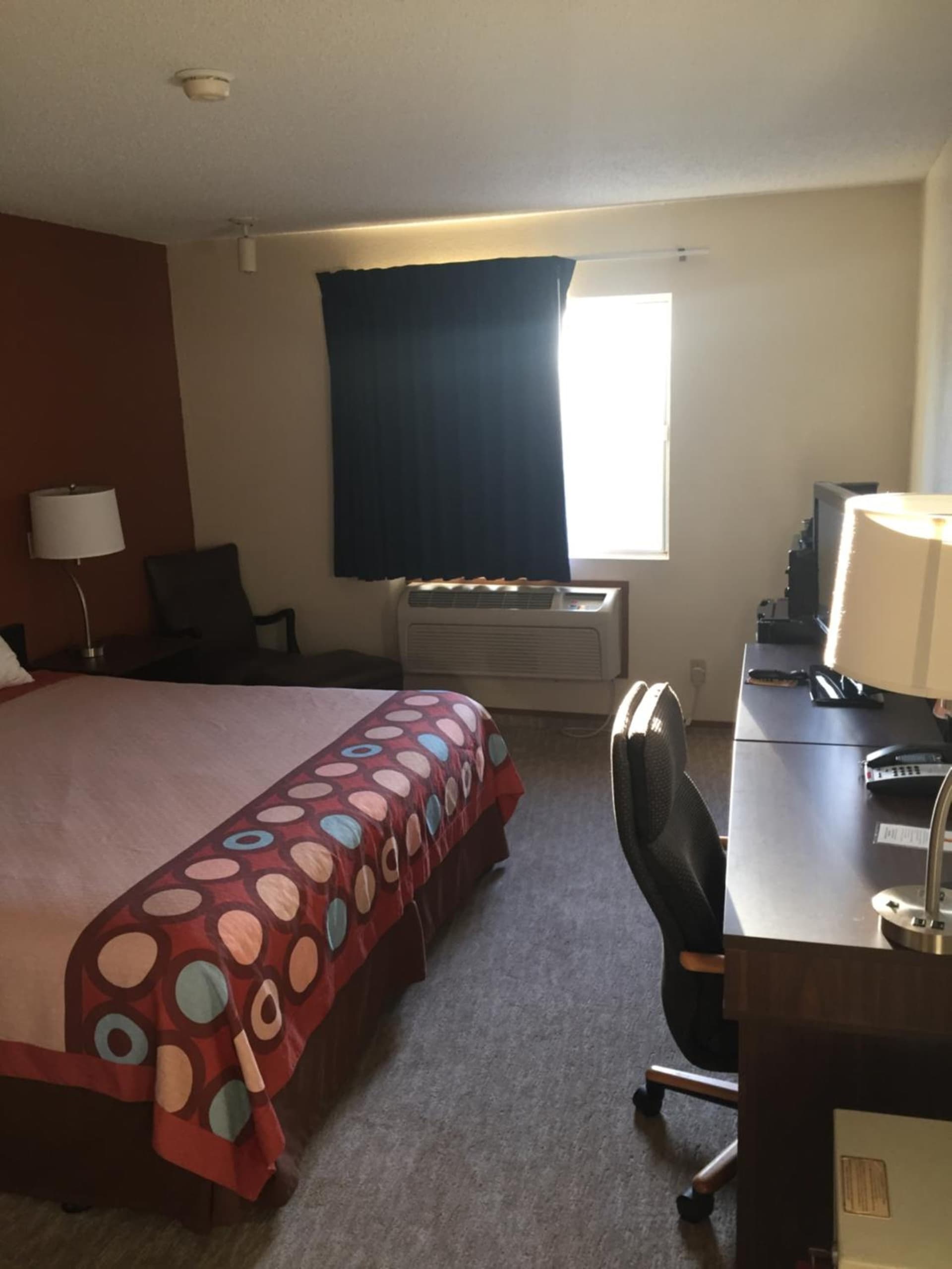 Super 8 by Wyndham College Station gallery photo in College Station, TX — image 31