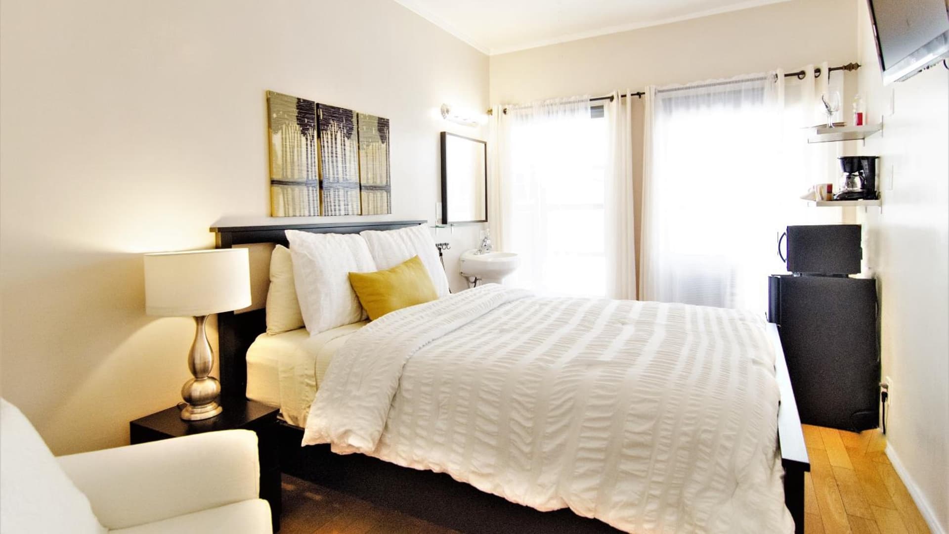Hotel Royal gallery photo in Long Beach, CA — image 25