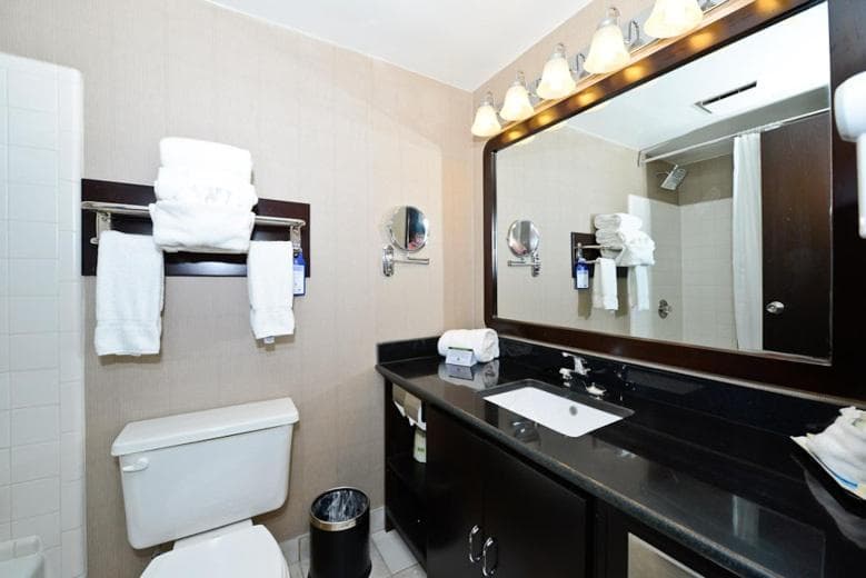 Causeway Bay Hotel gallery photo in Lansing, MI — image 8