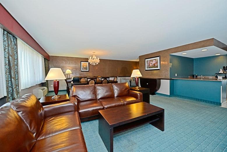 Causeway Bay Hotel gallery photo in Lansing, MI — image 18