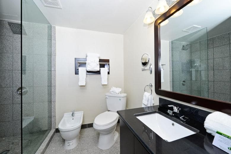 Causeway Bay Hotel property views in Lansing, MI — gallery photo 3