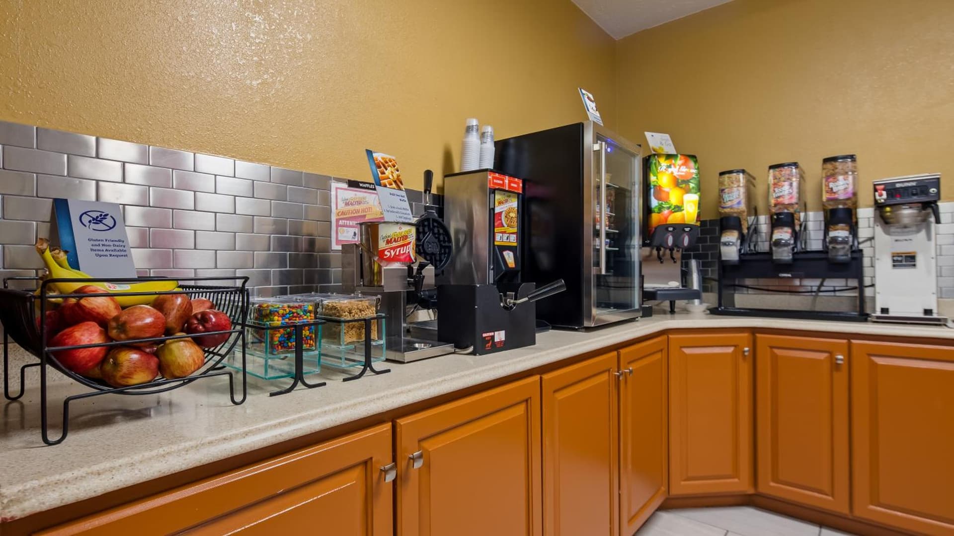 Best Western Paris Inn interior in Paris, KY — gallery photo 2