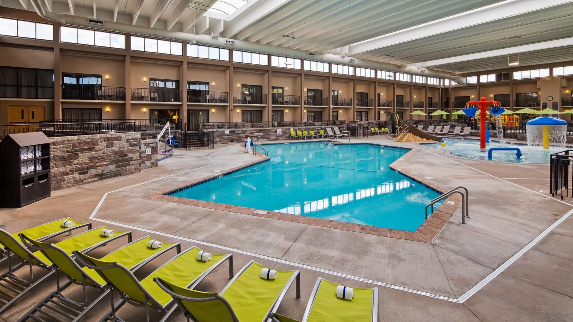 Wyndham Bloomington - Mall of America interior in Bloomington, MN — gallery photo 2