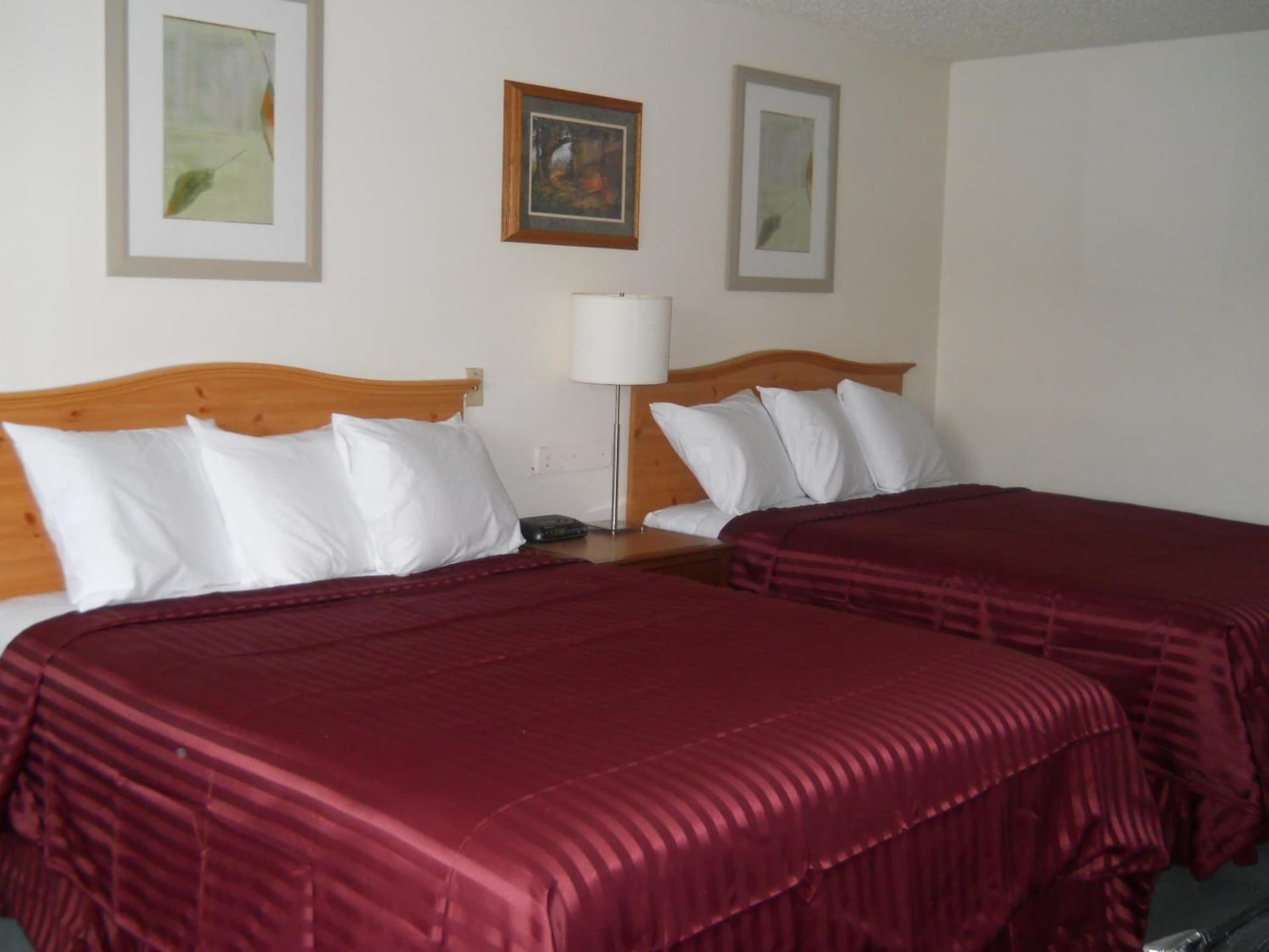 Oyster Bay Inn & Suites property views in Bremerton, WA — gallery photo 3