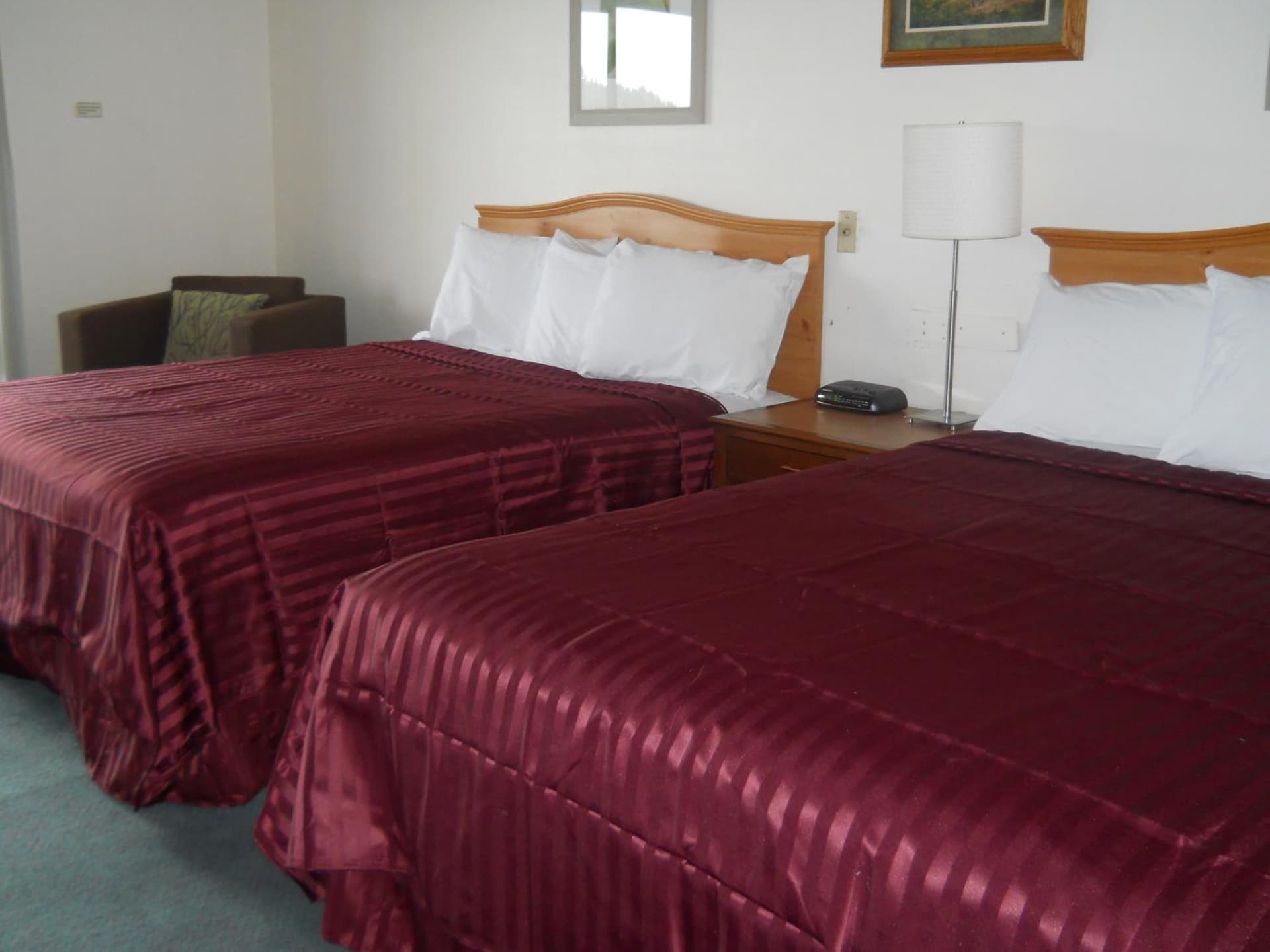 Oyster Bay Inn & Suites gallery photo in Bremerton, WA — image 26