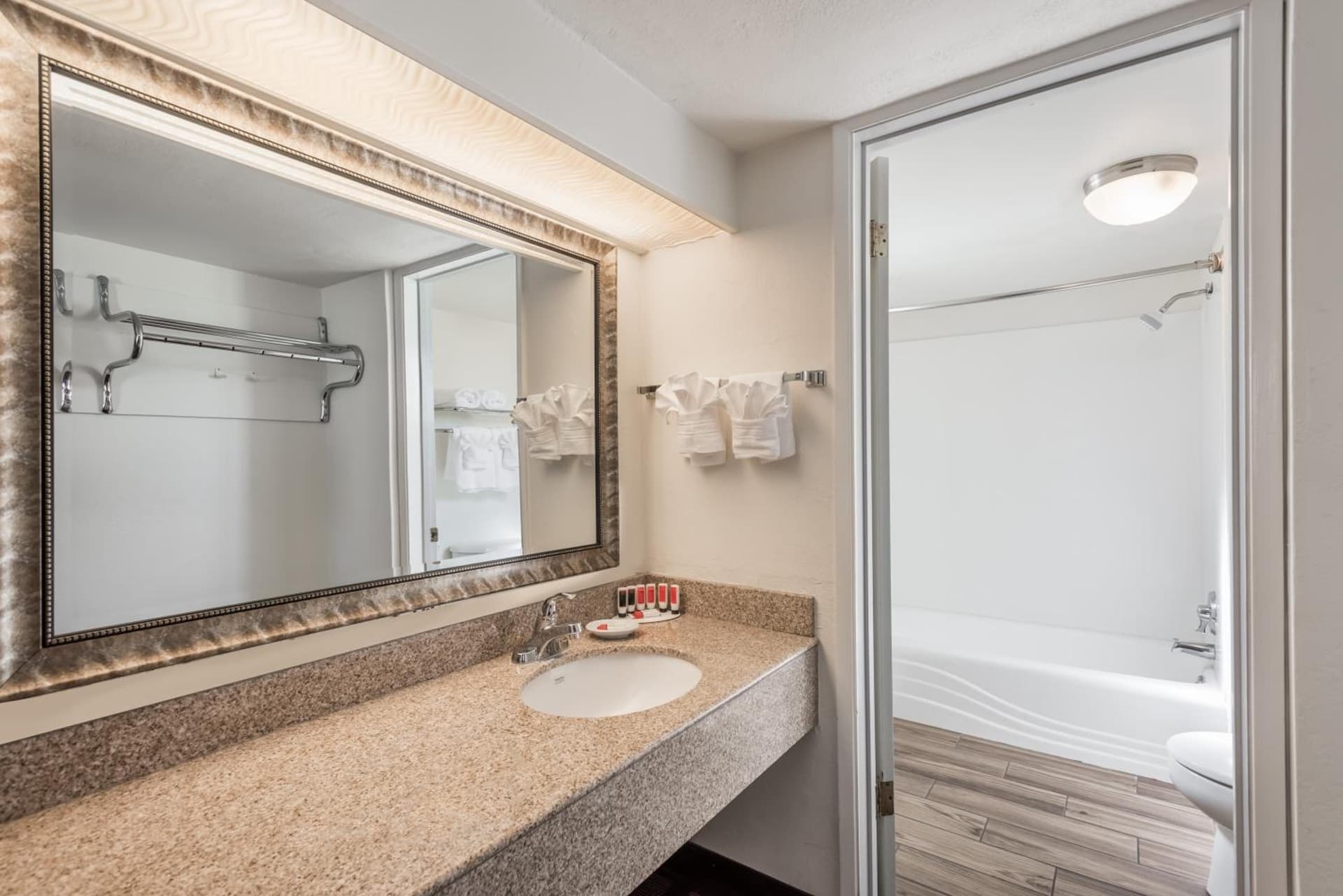 Days Inn & Suites by Wyndham Lodi gallery photo in Lodi, CA — image 18