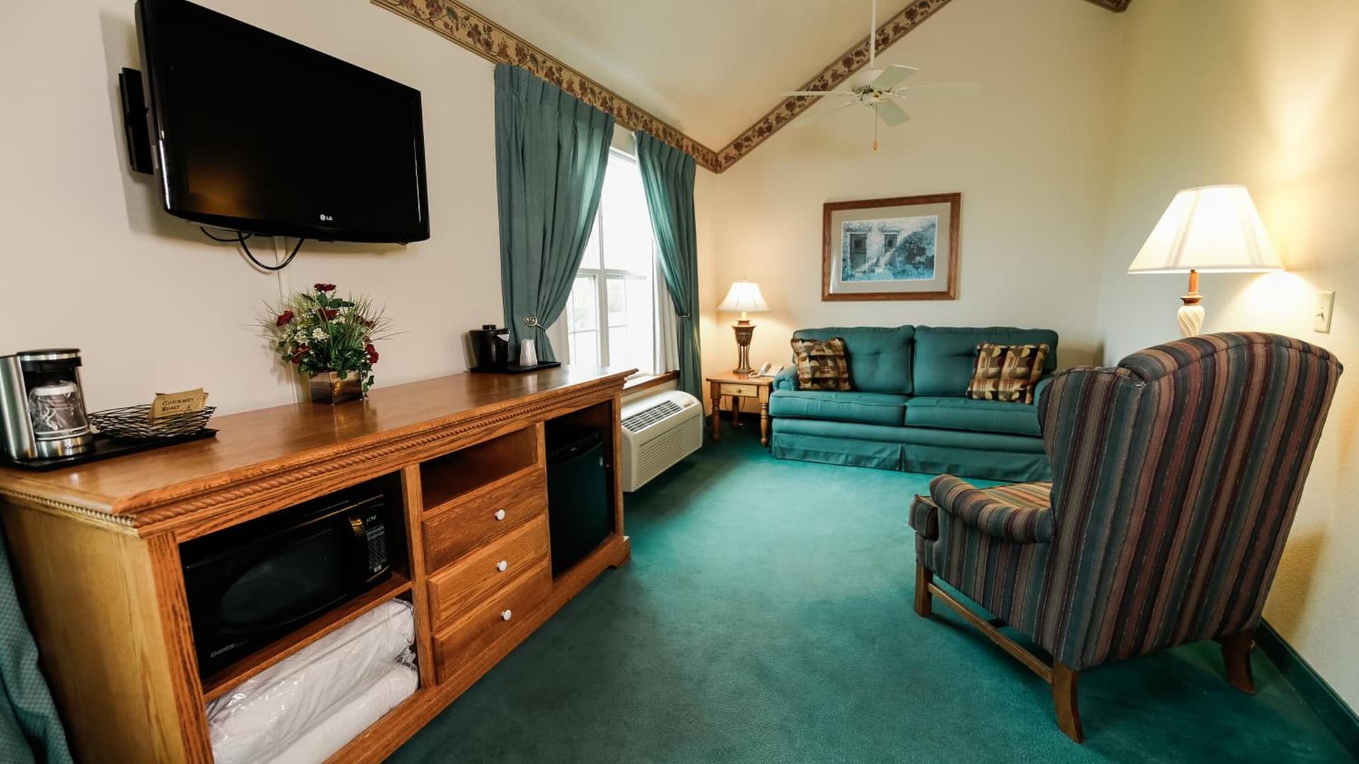 Van Buren Hotel gallery photo in Shipshewana, IN — image 9