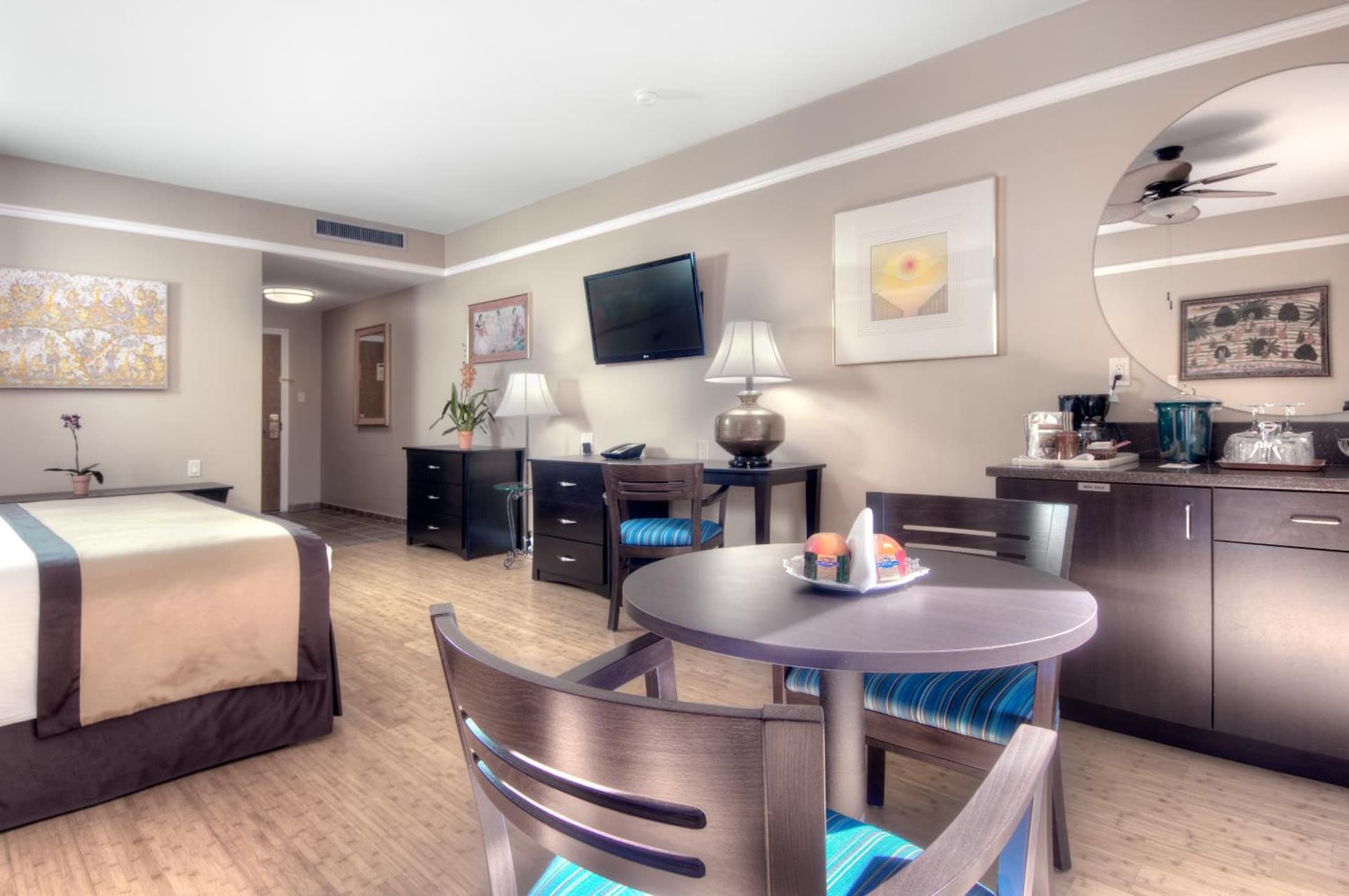 Dinah's Garden Hotel interior in Palo Alto, CA — gallery photo 2