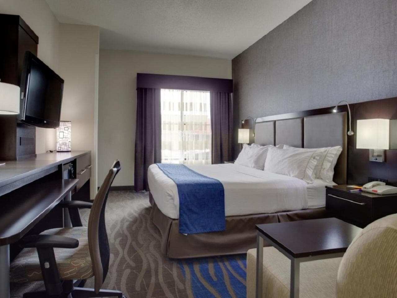 Holiday Inn Express Hotel & Suites Meadowlands Area by IHG interior in Carlstadt, NJ — gallery photo 2