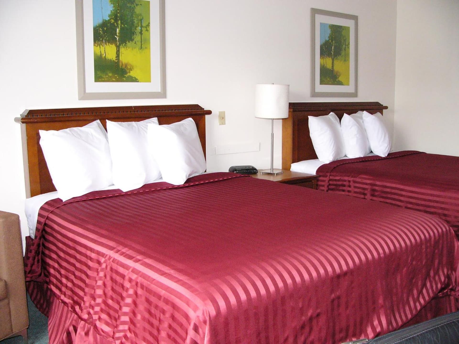 Oyster Bay Inn & Suites interior in Bremerton, WA — gallery photo 2
